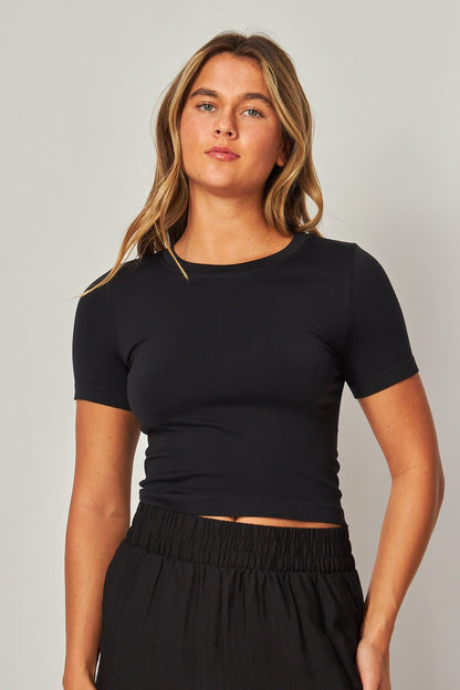 Ultra-stretch Seamless Crew-neck Crop Top